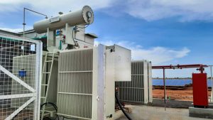Hình ảnh máy biến thế tại nhà máy năng lượng mặt trời